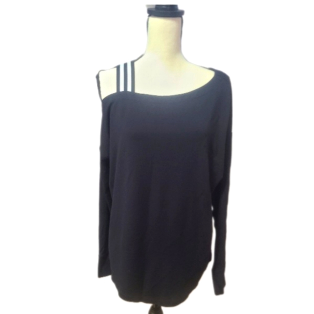 Off the shoulder Cabi top